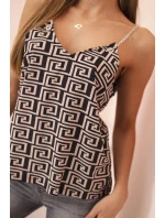 Dámsky top na ramienka s reťazou a geometrickým vzorom camel + black Dámsky top na ramienka s reťazou a geometrickým vzorom camel + black