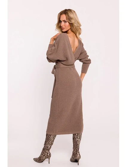 model 20476148 Svetrové šaty s výstřihem do V cappuccino - Moe model 20476148 Svetrové šaty s výstřihem do V cappuccino - Moe