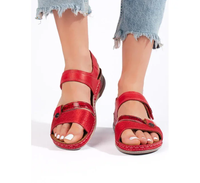 Módní sandály červené dámské na plochém podpatku Módní sandály červené dámské na plochém podpatku
