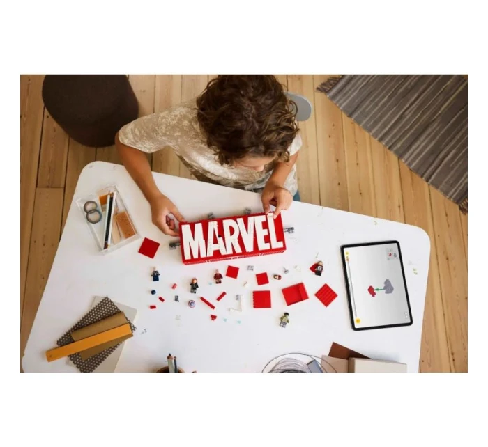 LEGO MARVEL SUPER HEROES 76313 Logo MARVEL s minifigúrkami