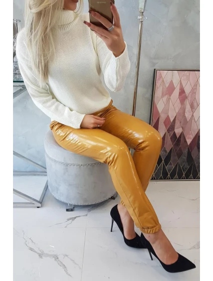 Dvojvrstvové nohavice s horčicovým velúrom