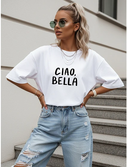 Tshirt damski oversize z nadrukiem Bella biały model 22264293 - FashionStreet