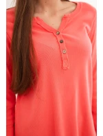 Dámska bavlnená blúzka s dlhými rukávmi a gombíkmi vo výstrihu malinová