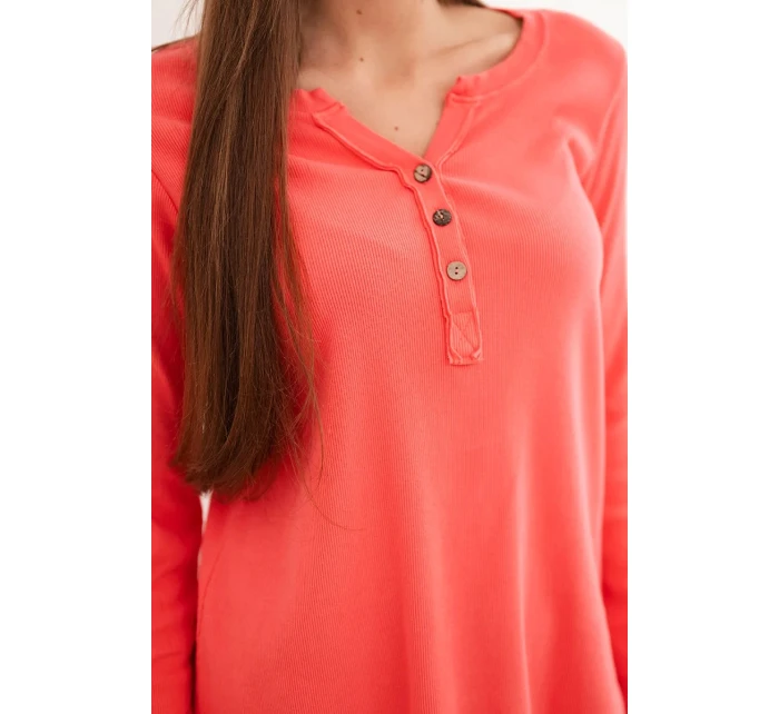 Dámska bavlnená blúzka s dlhými rukávmi a gombíkmi vo výstrihu malinová