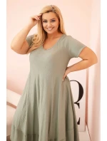 Dámske plus size šaty s krátkymi rukávmi a volánom z ľahkej viskózy v khaki farbe Dámske plus size šaty s krátkymi rukávmi a volánom z ľahkej viskózy v khaki farbe
