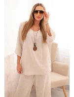 Dámský komplet z model 21193162 blůza s náhrdelníkem a kalhoty béžový - K-Fashion Dámský komplet z model 21193162 blůza s náhrdelníkem a kalhoty béžový - K-Fashion