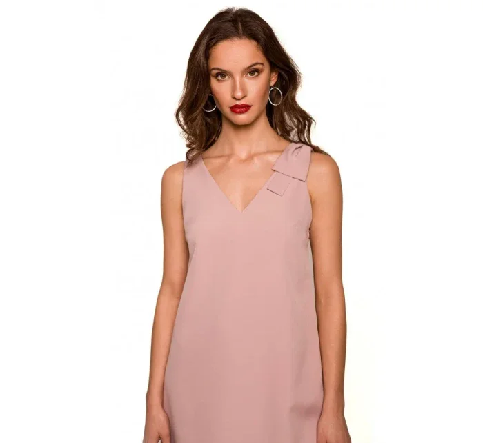 šaty áčkového střihu s mašlí krepová růžová model 17194436 - Makover