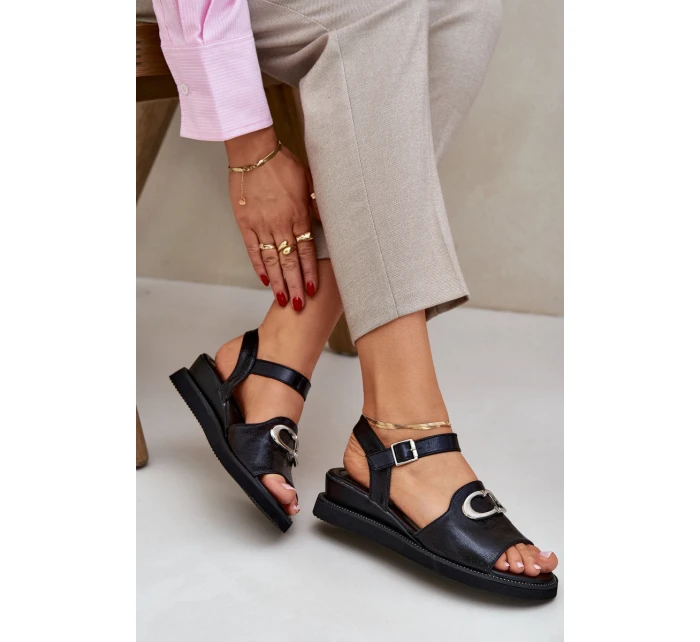 Lakierowane Sandały Damskie Na Koturnie Z Ozdobą Czarne Salianes Lakierowane Sandały Damskie Na Koturnie Z Ozdobą Czarne Salianes