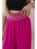 Nohavice so širokým elastickým pásom fuchsiovej farby