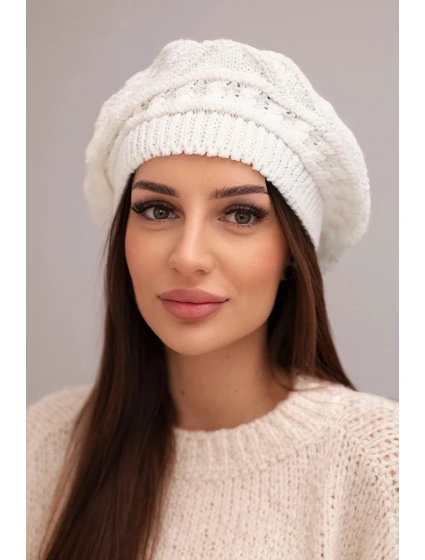 Dámská zimní čepice z vlny s volným střihem a ozdobným pletením model 21878067 bílá - K-Fashion