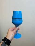 Počkajte chvíľu a ja sa postarám - modrý nerozbitný pohár na víno 470 ml