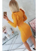 Priliehavé svetrové šaty s gombíkmi horčicovej farby
