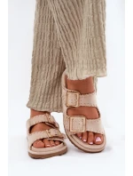 Klapki Damskie Z Klamrami I Ozdobnym Obszyciem Beżowe Visley Klapki Damskie Z Klamrami I Ozdobnym Obszyciem Beżowe Visley