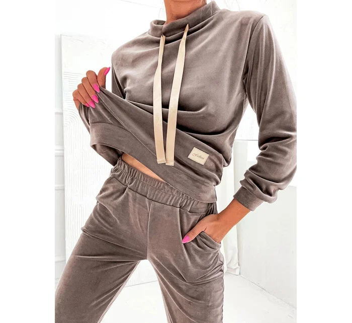 Dámský velurový komplet v barvě cappuccino model 20878947 - Moon Dámský velurový komplet v barvě cappuccino model 20878947 - Moon