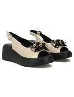 Dámske kožené sandále na zlatej platforme Filippo DS7577