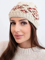 Dámska zimná čiapka s farebnými vzormi a hrubým úpletom K353 béžová