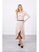 Šaty s ozdobným páskem a nápisem beige Šaty s ozdobným páskem a nápisem beige