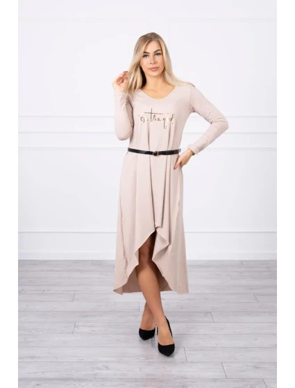 Šaty s ozdobným páskem a nápisem beige Šaty s ozdobným páskem a nápisem beige