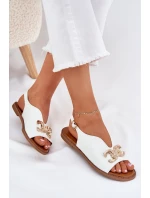 Dámské Sandály Na Plochém Podpatku Se Zlatou Dekorací Bílé model 21701658 - EVENTO