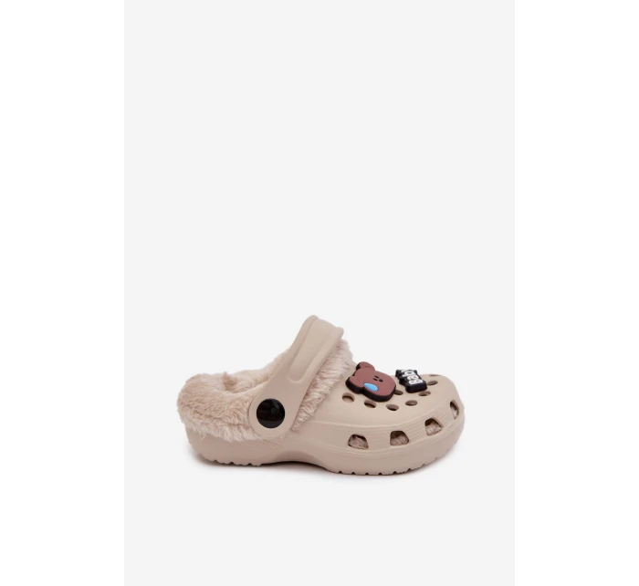 Pěnové dětské pantofle s kožíškem a přezkami Khaki model 21793985 - Boto Pěnové dětské pantofle s kožíškem a přezkami Khaki model 21793985 - Boto