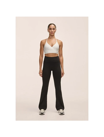 Dámske nohavice CASALL Soft Touch Flared Pants, čierne Dámske nohavice CASALL Soft Touch Flared Pants, čierne