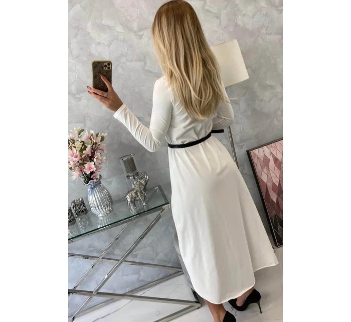 Šaty s ozdobným páskem a nápisem ecru Šaty s ozdobným páskem a nápisem ecru