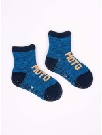 Yoclub Chlapčenské bavlnené ponožky proti pošmyknutiu s ABS vzorom Farby 3-pack SKA-0109C-AA3A-003 Viacfarebné