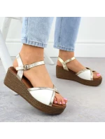 Dámské sandály na platformě bílé a zlaté model 21904971 - S.Barski