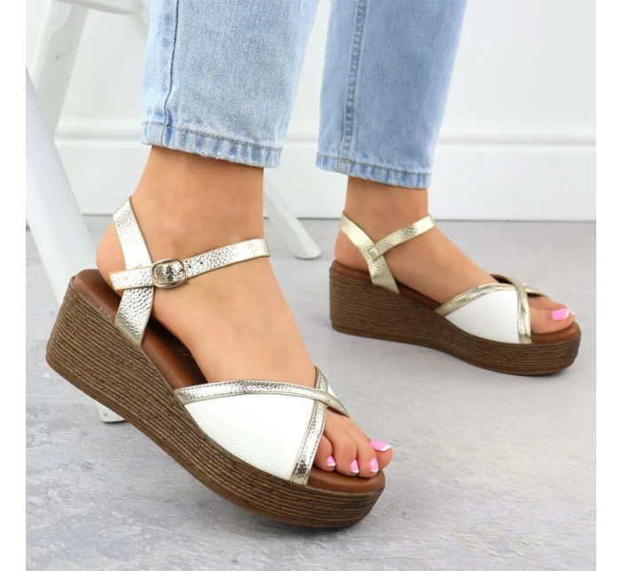 Dámské sandály na platformě bílé a zlaté model 21904971 - S.Barski