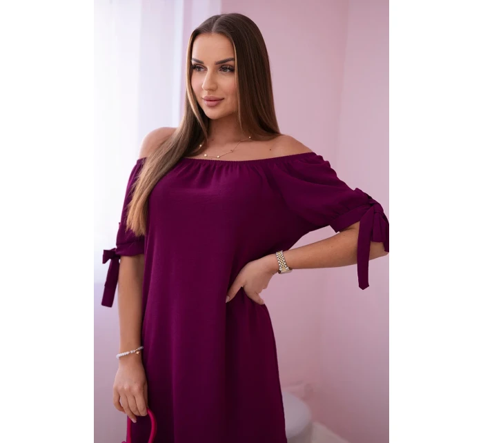 Šaty vázané na rukávech švestka