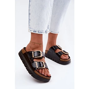 Lakované dámske papuče na platforme so zlatými sponami Lee Cooper LCW-26-35-4459L Black Lakované dámske papuče na platforme so zlatými sponami Lee Cooper LCW-26-35-4459L Black