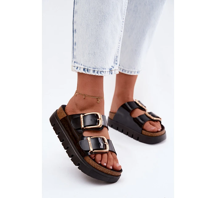 Lakované dámské pantofle na platformě se zlatými klipsy Lee Cooper LCW-26-35-4459L Černé