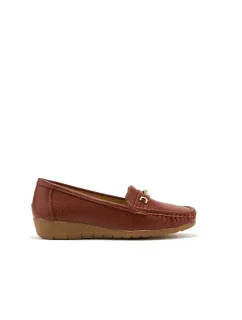 Jedinečné hnedé dámske mokasíny na klin