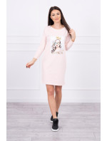 Šaty s grafikou v 3D pudrově růžové model 18744106 - K-Fashion