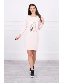 Šaty s grafikou dievčatá v 3D okuliaroch púdrovo ružové