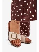 Dámské sandály na korkové platformě s přezkou béžové model 21704200 - Boto Dámské sandály na korkové platformě s přezkou béžové model 21704200 - Boto