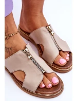 Damskie Klapki Z Ozdobnym Zamkiem Beżowe Lemar Clarence Damskie Klapki Z Ozdobnym Zamkiem Beżowe Lemar Clarence