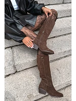 Dámské kožené semišové kozačky na nízkém podpatku, zateplené Big Star model 22386445 Hnědé - Big Star Shoes Dámské kožené semišové kozačky na nízkém podpatku, zateplené Big Star model 22386445 Hnědé - Big Star Shoes