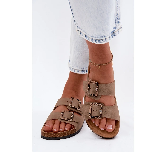 Dámské pantofle Khaki s přezkami model 22123023 - Lee Cooper