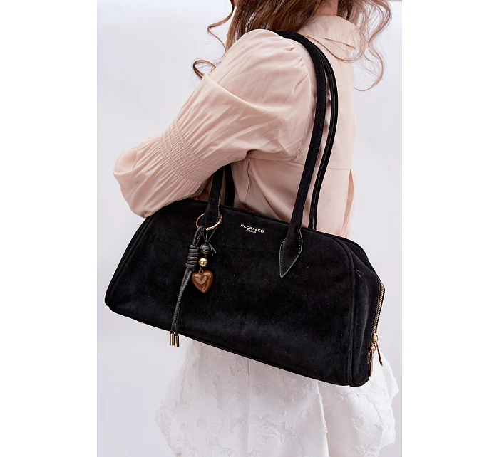 Eko semišová kabelka s přívěskem Černá Noelia