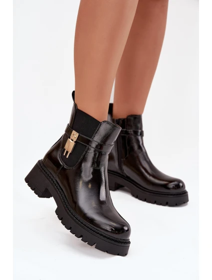 Lakované kotníkové boty s se zlatým detailem černé model 21707431 - Boto