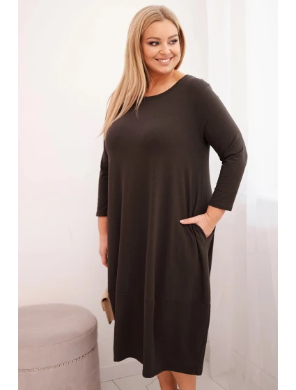 Dámská bavlněná model 21798737 Plus Size s ohrnutým rukávem a kapsami hnědá - K-Fashion Dámská bavlněná model 21798737 Plus Size s ohrnutým rukávem a kapsami hnědá - K-Fashion