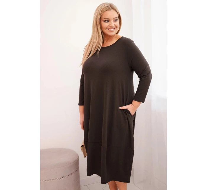Dámská bavlněná model 21798737 Plus Size s ohrnutým rukávem a kapsami hnědá - K-Fashion Dámská bavlněná model 21798737 Plus Size s ohrnutým rukávem a kapsami hnědá - K-Fashion