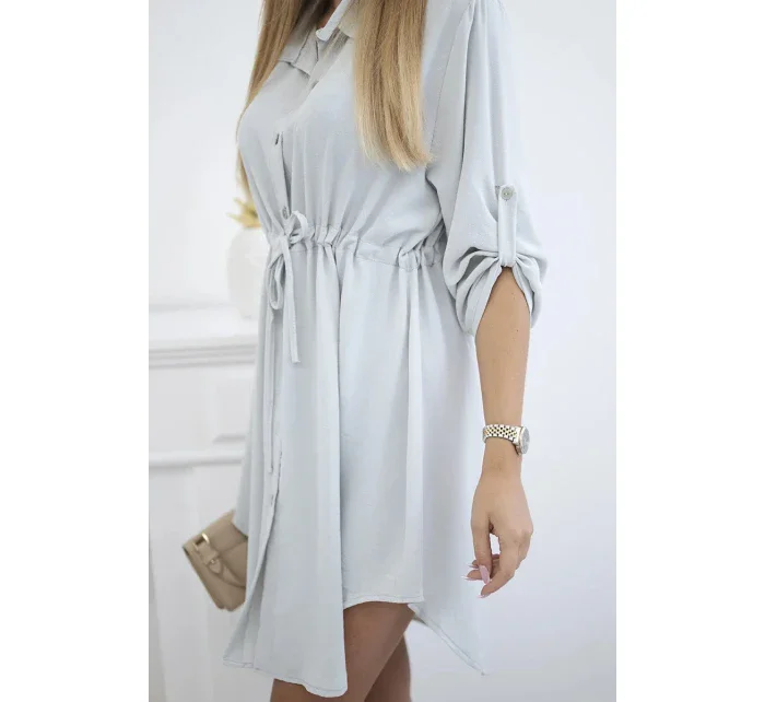Šaty se zapínáním na knoflíky a zavazováním v pase světle šedá Šaty se zapínáním na knoflíky a zavazováním v pase světle šedá