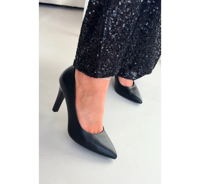 Lodičky s ihlovým podpätkom model 222540 Krok vo veľkom štýle