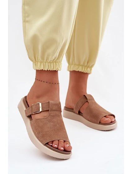 Kožené dámské sandály na platformě se zlatou sponou Camel model 22095008 - Boto Kožené dámské sandály na platformě se zlatou sponou Camel model 22095008 - Boto