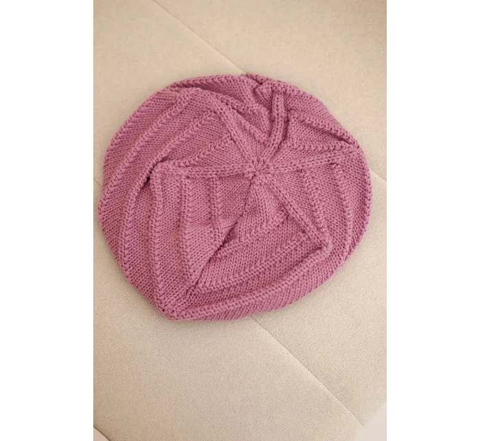 Dámska zimná čiapka z voľného úpletu s ozdobným vzorom K378 fialová