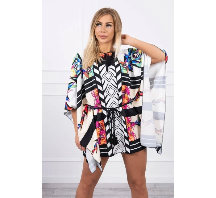 Netopierie šaty s viazaním v páse bielej