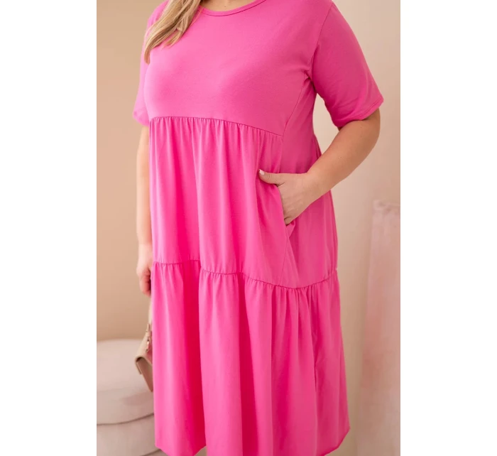 Dámske bavlnené plus size šaty s krátkymi rukávmi a volánom v ružovej farbe