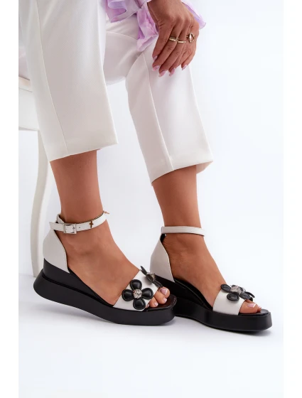 Sandały Damskie Na Platformie I Koturnie Z Kwiatami Białe Foviana